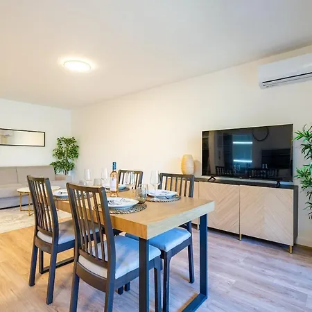 Beautiful 2-bedroom Apartment, Garden, Swimming Pool, Sea Within Walking Distance Appartement *