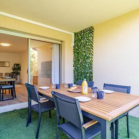 Beautiful 2-bedroom Apartment, Garden, Swimming Pool, Sea Within Walking Distance Appartement *