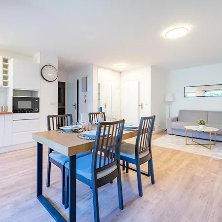 Beautiful 2-bedroom Apartment, Garden, Swimming Pool, Sea Within Walking Distance Appartement *
