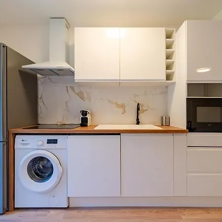 Appartement Beautiful 2-bedroom Apartment, Garden, Swimming Pool, Sea Within Walking Distance *